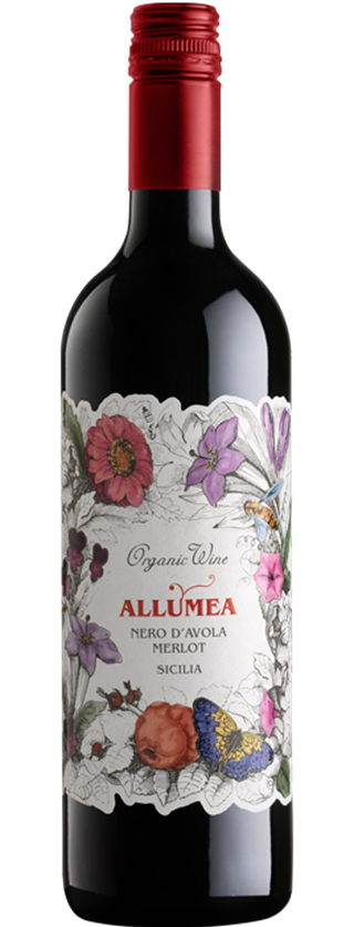 The wine has a deep ruby-red colour. It has an intense bouquet reminiscent of wild berries, cherries and liquorice.
Dark cherry, coffee, chocolate and spice flavours on the palate lead to an intense and persistent finish.
Perfect with most pasta and meat dishes. Great with a pizza too!