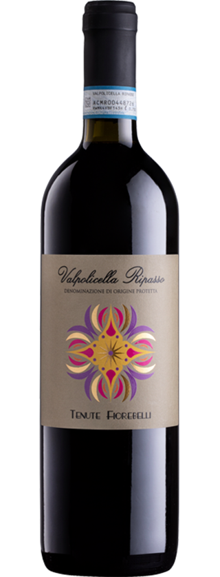 Intense ruby-red in colour. The traditional Ripasso technique gives an abundance of different fruit notes to this wine. Aromas of ripe cherry, blackberry and plums lead to violets and fine herbal notes and spice. It is rounded, structured and well balanced on the palate with dark berry fruits and sweet spice on the long finish.
Enjoy with tomato, mushroom or meat-based pasta dishes or risotto, bruschetta garnished, antipasti platters and also lamb ribs or beef fillet with green peppercorn sauce. 